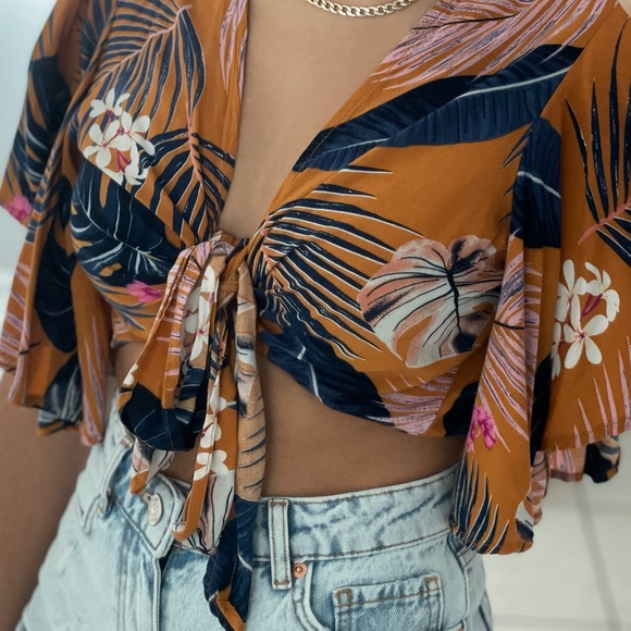 Valija blouse✨ - Picture 1 of 2